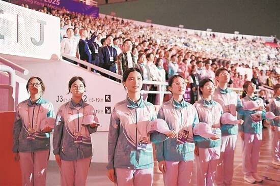 粤港澳2950名“小海豚”_护航十五运会开幕式 图1