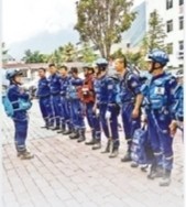 蓝天救援队八年_她成了“行走的急救库” 图2