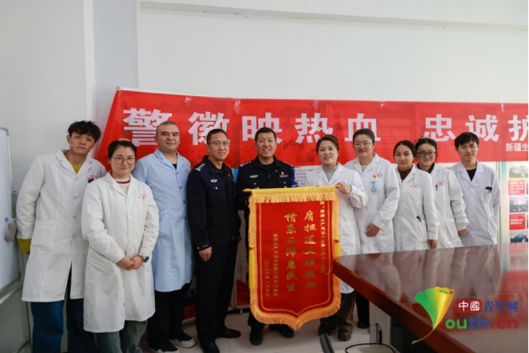 热血践初心_警徽映担当 图2