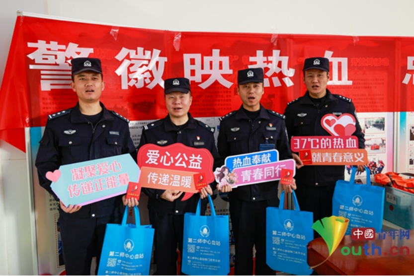 热血践初心_警徽映担当 图3