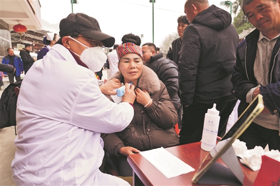 贵州台江：义诊下基层_服务暖民心 图1