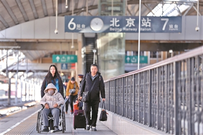 “志愿蓝”护航春运平安路 图1