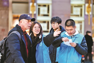 “志愿蓝”护航春运平安路 图3