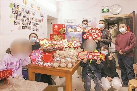 她们在异乡的灶台上,为孩子守住一个年 图2