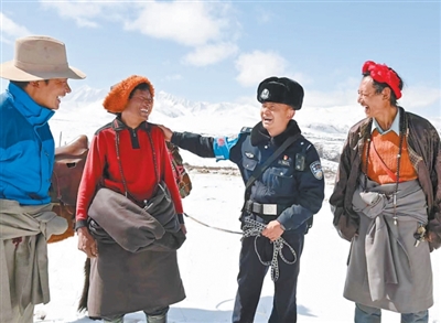 基层派出所所长刘鹏坚守高原服务群众 图1