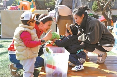 普惠园公益托育亲子活动迎来“满月”_八千余场亲子活动妙趣横生_切实提升家庭育儿获 图1