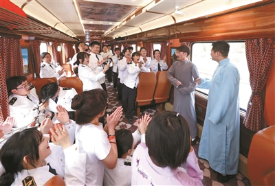 京津冀开特色列车_“快行”“慢享”皆风景 图3