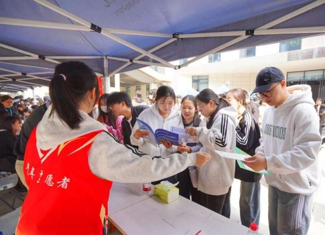 全国研招高校公益咨询专场活动走进安徽巢湖学院 图2