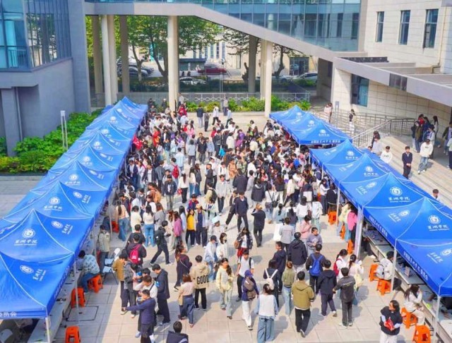 全国研招高校公益咨询专场活动走进安徽巢湖学院 图3