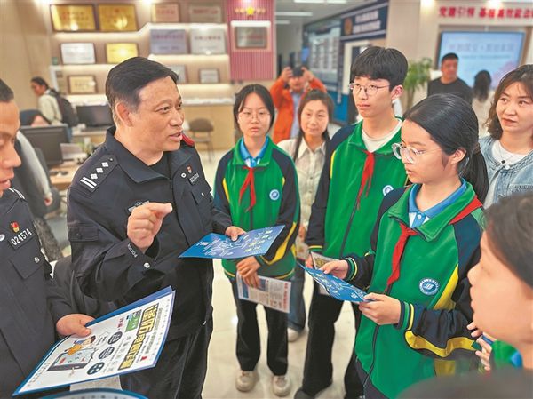 警务室里的“爱迪生”（凡星闪耀） 图2