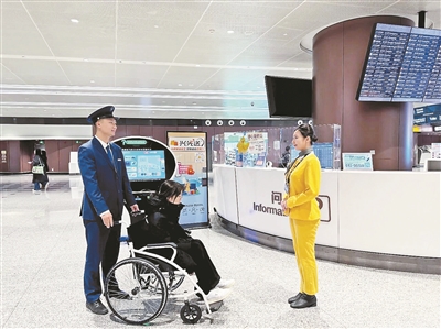 北京地面公交无障碍车型占比过半 图1