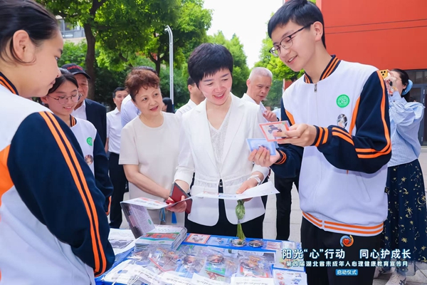 中国社会工作联合会副会长李羚赴鄂开展未成年人心理健康调研 图3