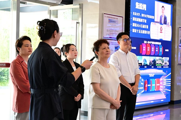 中国社会工作联合会副会长李羚赴鄂开展未成年人心理健康调研 图6