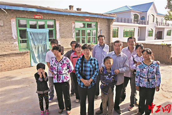 一线蹲点影像｜“治沙英雄”殷玉珍：传奇不老 图8