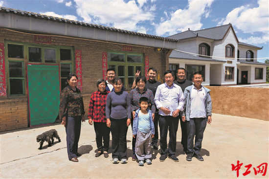 一线蹲点影像｜“治沙英雄”殷玉珍：传奇不老 图9