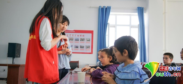 喀什大学志愿者深入乡村开展科技志愿服务 图4